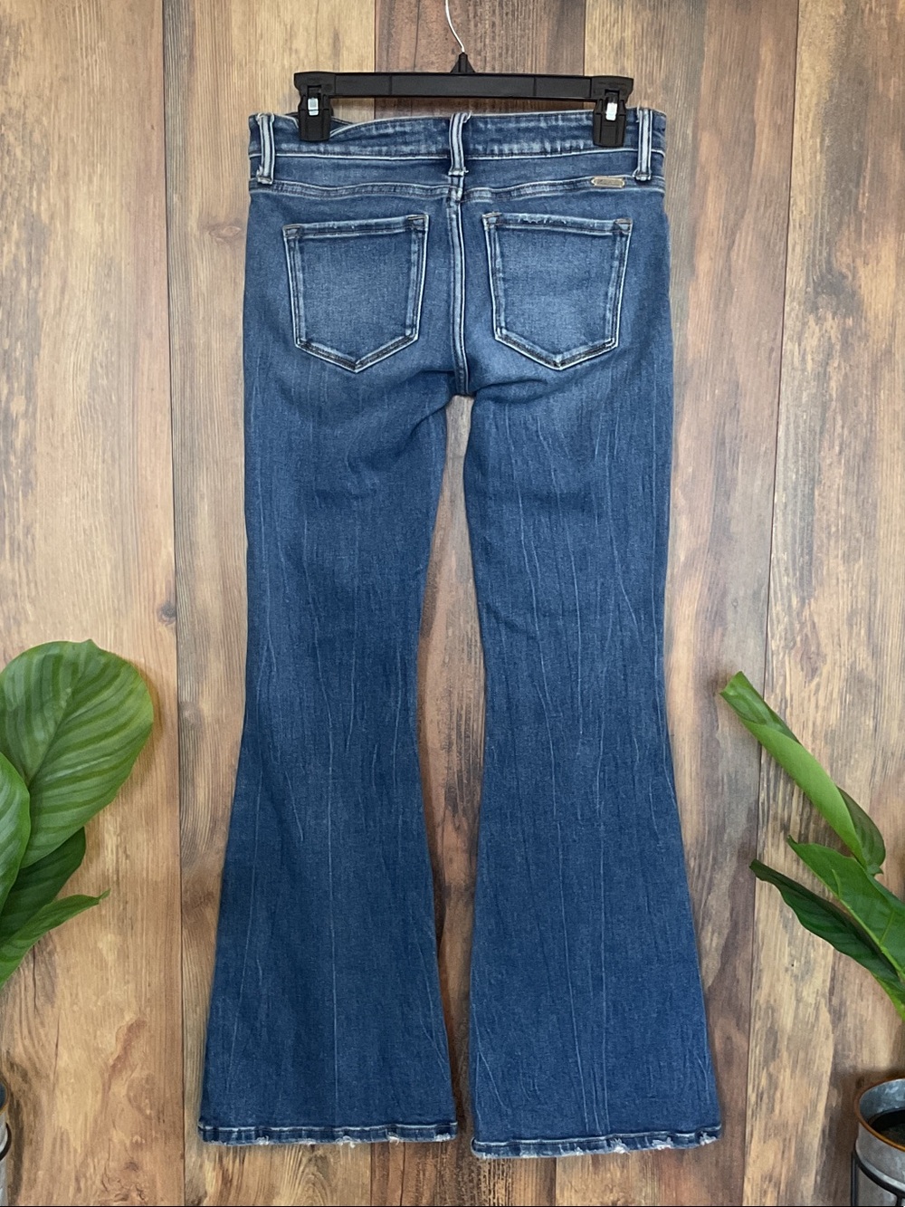 KanCan Low Rise Flare Distressed Jeans 27         168B
